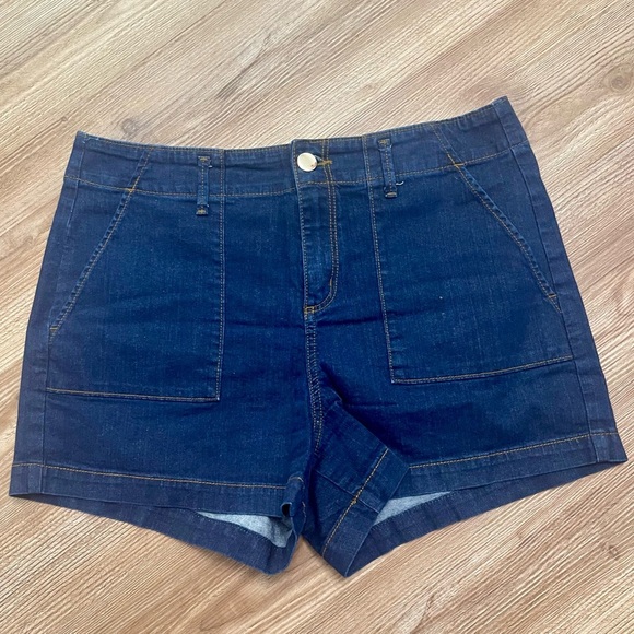 LOFT Patch Pocket High Rise Dark Denim Shorts Size 30/10 - Picture 2 of 7